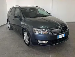 Grigio(met.) Usata 2016 Skoda Octavia Ambition Tre volumi | 9900 € (Buon prezzo)