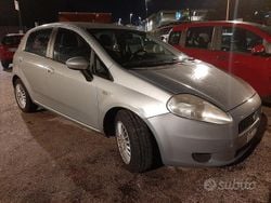 Grigio Usata 2007 Fiat Punto Due volumi | 2200 € (Buon prezzo)