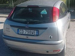 Grigio Usata 2002 Ford Focus Tre volumi | 700 € (Ottimo prezzo)