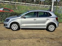 Grigio Usata 2013 VW Polo Comfortline Tre volumi | 5990 € (Cara)