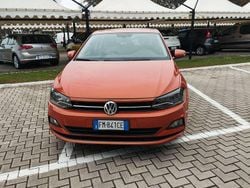 Arancione Usata 2018 VW Polo Comfortline Tre volumi | 11.900 € (Buon prezzo)