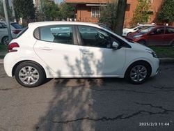 Bianco Usata 2019 Peugeot 208 Active Due volumi | 10.250 € (Buon prezzo)