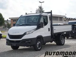 Bianco Nuova 2025 Iveco Daily Tre volumi | 44.900 € (Cara)