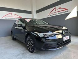 Nero metallizzato Usata 2024 VW Golf VIII Life Tre volumi | 23.500 € (Buon prezzo)