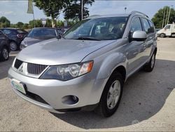 Grigio(met.) Usata 2008 Mitsubishi Outlander Invite SUV | 5000 € (Molto cara)