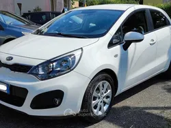 Bianco Usata 2014 Kia Rio 2 Tre volumi | 7200 € (Buon prezzo)