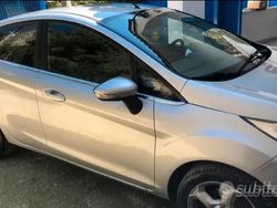 Grigio Usata 2012 Ford Fiesta Titanium Due volumi | 5000 € (Buon prezzo)