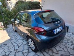 Grigio Usata 2016 Peugeot 208 Due volumi | 5800 € (Ottimo prezzo)