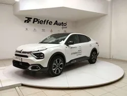 Pearl white perlat Usata 2023 Citroën e-C4 Shine Tre volumi | 23.900 € (Buon prezzo)