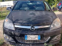 Nero Usata 2010 Opel Astra GTC Coupé | 1800 € (Super prezzo)
