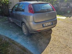 Grigio Usata 2009 Fiat Punto Due volumi | 2300 € (Buon prezzo)