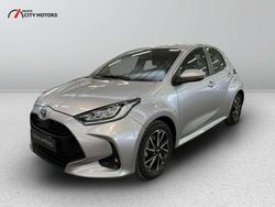 Silver met Usata 2022 Toyota Yaris Hybrid Trend Tre volumi | 17.300 € (Buon prezzo)
