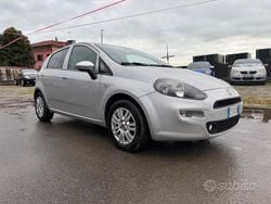 Grigio Usata 2015 Fiat Punto Lounge Tre volumi | 4990 € (Buon prezzo)