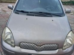 Grigio Usata 2004 Toyota Yaris Tre volumi | 1300 €