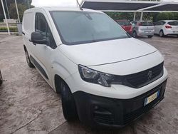 Bianco pastello Usata 2018 Peugeot Partner Premium Monovolume | 10.500 € (Cara)