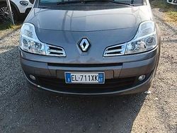 Grigio Usata 2012 Renault Modus Monovolume | 4300 € (Buon prezzo)