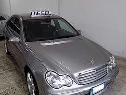 Usata 2006 Mercedes 220 Elegance Tre volumi | 10.200 €