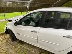 Usata 2010 Renault Clio II Tre volumi | 1000 € (Super prezzo)