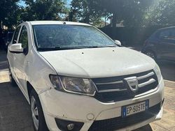 Usata 2013 Dacia Sandero Lauréate Due volumi | 3500 € (Buon prezzo)