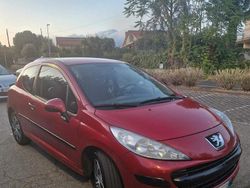 Usata 2007 Peugeot 207 | 2400 €