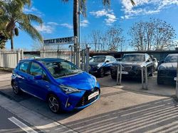 Blu Usata 2017 Toyota Yaris Hybrid Tre volumi | 12.450 € (Cara)