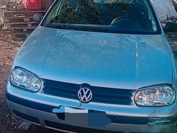 Usata 2001 VW Golf Tre volumi | 700 €