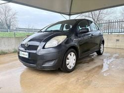 Nero Usata 2009 Toyota Yaris Tre volumi | 3400 € (Ottimo prezzo)