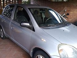 Grigio Usata 2002 Toyota Yaris Due volumi | 1111 €
