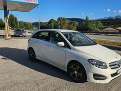 Bianco Usata 2015 Mercedes 180 Tre volumi | 9500 €