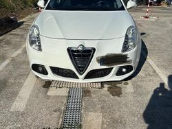Bianco Usata 2013 Alfa Romeo Giulietta Distinctive Due volumi | 10.000 € (Cara)
