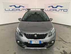Grigio metallizzato Usata 2019 Peugeot 2008 Allure SUV | 17.900 € (Buon prezzo)
