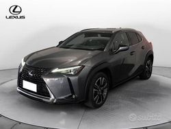 Argento Usata 2019 Lexus UX 250h Executive Line SUV | 21.900 € (Buon prezzo)