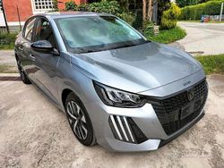 Grigio Nuova 2025 Peugeot 208 Style Due volumi | 16.990 € (Buon prezzo)