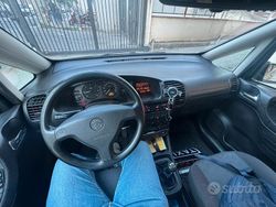 Grigio Usata 2001 Opel Zafira Monovolume | 2400 €
