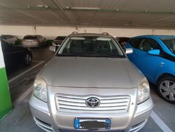 Grigio Usata 2005 Toyota Avensis Station wagon | 950 € (Super prezzo)