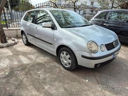 Argento Usata 2003 VW Polo Comfortline Tre volumi | 1899 € (Buon prezzo)