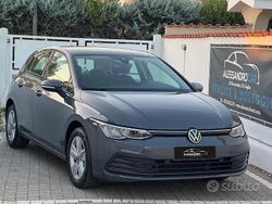 Grigio Usata 2020 VW Golf VIII Life Tre volumi | 17.490 € (Molto cara)