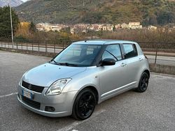 Grigio Usata 2005 Suzuki Swift Tre volumi | 2000 €