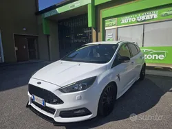 Bianco Usata 2015 Ford Focus ST Tre volumi | 13.000 € (Buon prezzo)
