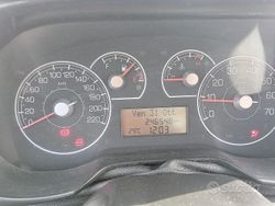 Rosso Usata 2007 Fiat Grande Punto Emotion Due volumi | 2500 € (Buon prezzo)