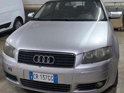 Grigio Usata 2004 Audi A3 Attraction Tre volumi | 1700 € (Buon prezzo)