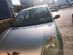 Grigio Usata 2004 Ford Fiesta Due volumi | 600 €