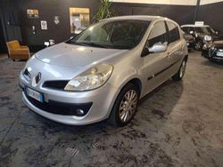 Argento Usata 2008 Renault Clio II LE Tre volumi | 1950 € (Ottimo prezzo)