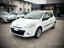 Bianco Usata 2010 Renault Clio II Tre volumi | 3900 € (Buon prezzo)