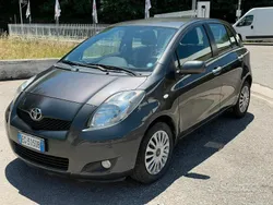 Grigio Usata 2011 Toyota Yaris Sol Tre volumi | 5500 € (Buon prezzo)