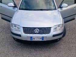 Grigio Usata 2001 VW Passat Tre volumi | 3000 € (Molto cara)