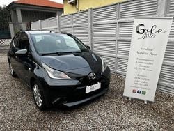 Grigio Usata 2015 Toyota Aygo X-play Due volumi | 7500 € (Buon prezzo)