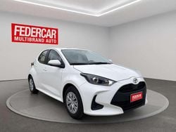 Bianco Nuova 2025 Toyota Yaris Hybrid Active Tre volumi | 20.900 € (Buon prezzo)