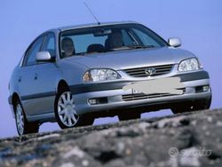 Grigio Usata 2001 Toyota Avensis Tre volumi | 2090 €