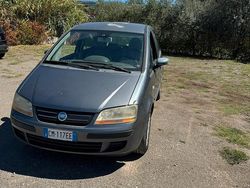Grigio Usata 2004 Fiat Idea Monovolume | 2850 € (Buon prezzo)